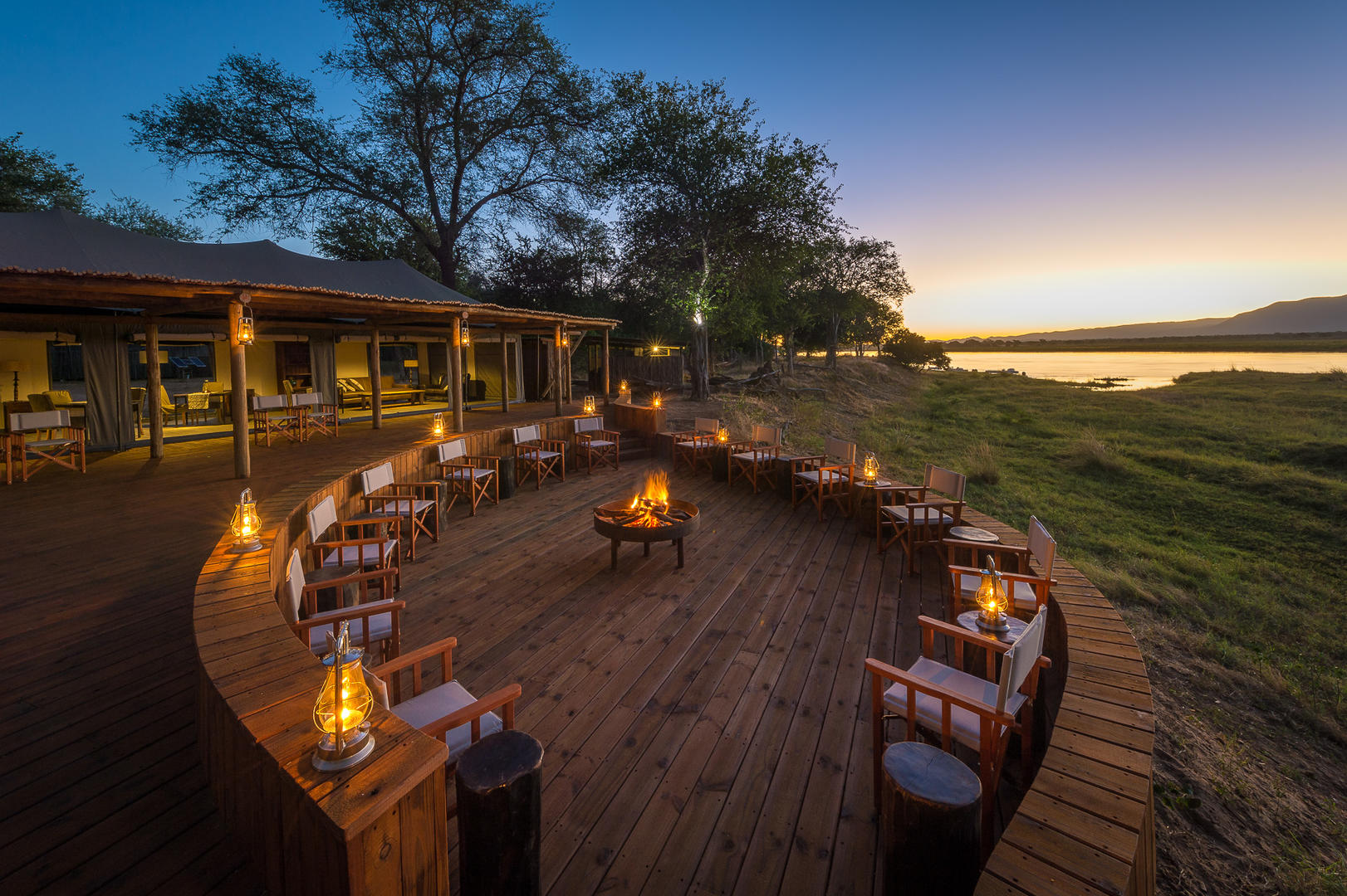 DAYS 2–5 – MANA POOLS – ELEPHANTS, HIPPOS, AND RIVER WILDLIFE